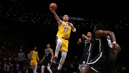 北京pk10计划-詹姆斯和东契奇合砍49分 里夫斯复出湖人客场轻取篮网